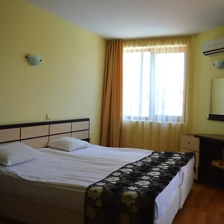 South Beach Hotel - New Management And Free Beach Access Tsarevo Room photo